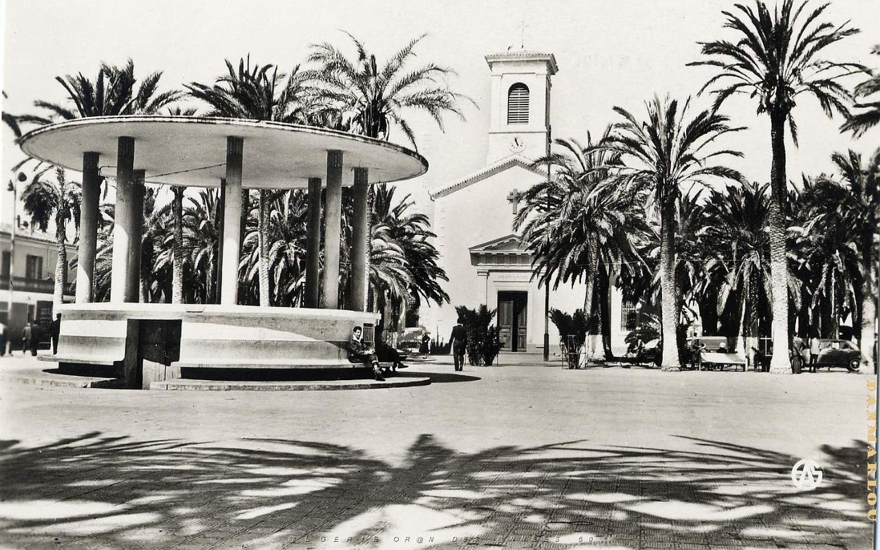 Arzew 505- Place d'Isly- eglise COLLECTION DES AMIS DE ND DE SANTA CRUZ.jpg
